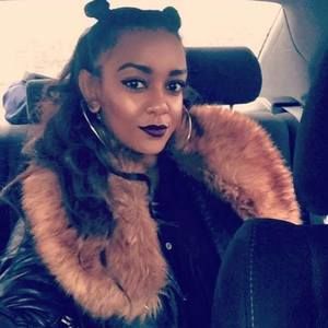 Meet your Posher, Mona